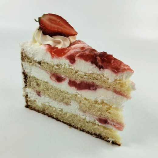 smetanovo-jahodový dort výseč.jpg